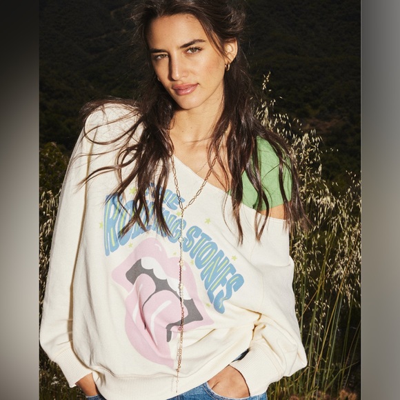 AE Off-the-Shoulder Rolling Stones Graphic
Sweatshirt - Picture 1 of 8